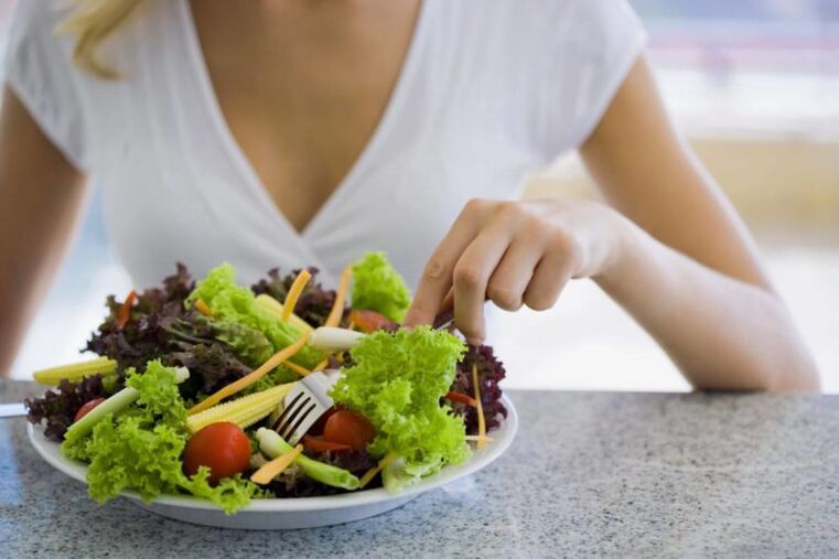 eat vegetable salad in your favorite diet